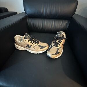 New Balance Men’s Gold and Black Sneakers